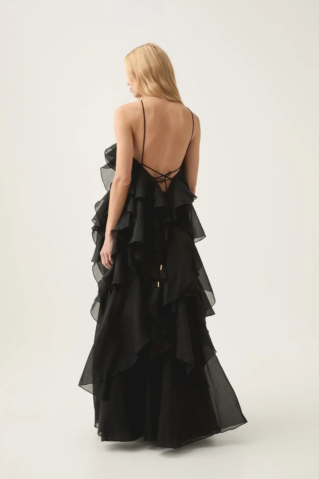 Nephele - Robe de cocktail longue à volants et dos nu