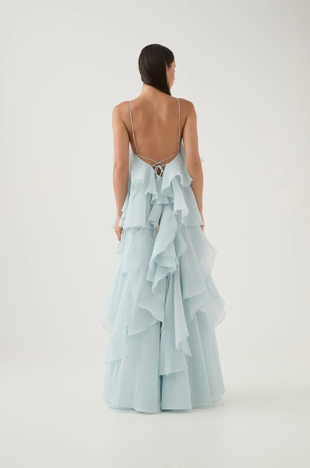 Nephele - Robe de cocktail longue à volants et dos nu