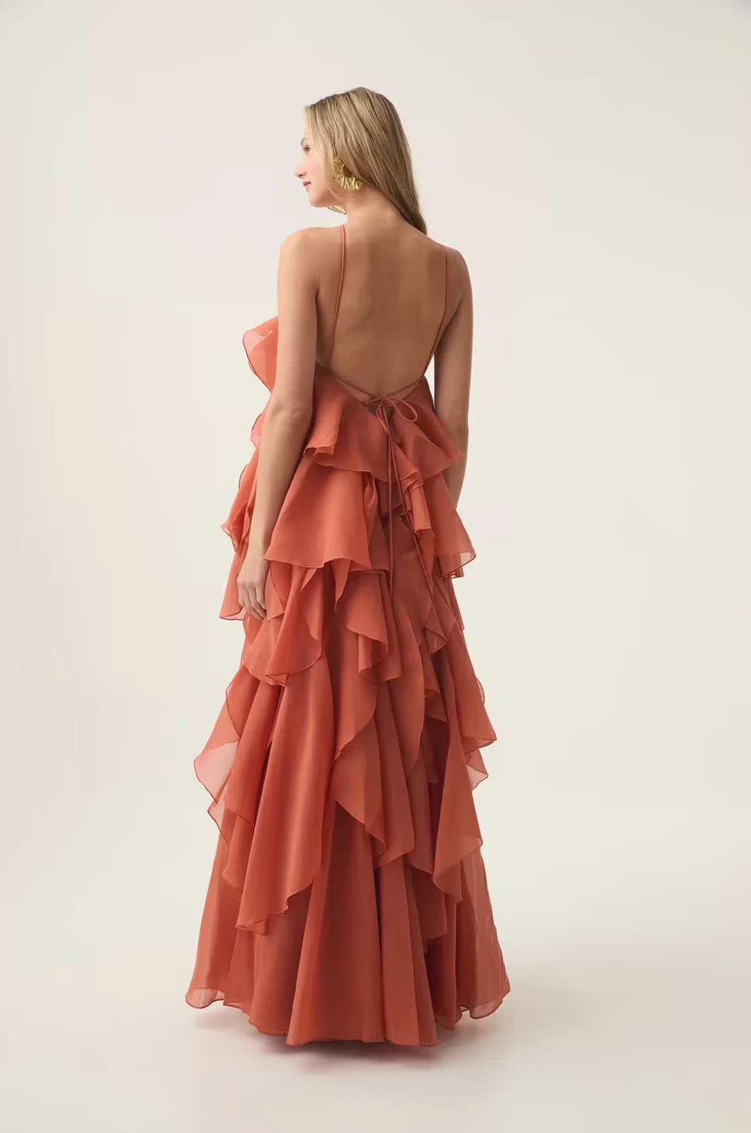 Nephele - Robe de cocktail longue à volants et dos nu